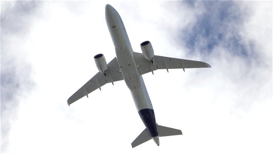 Airbus A320-271N-D-AINX Lufthansa from Palma de Mallorca (7100 ft.) photo