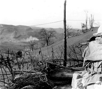 SC 270858 - Infantrymen of "K" Co., 87th Mtn. Inf., 10th Mtn. Div., having occupied a ridge commanding the Porretta-Moderna Highway, find it necessary to hold another house about 100 ft. down the reverse slope as protection for their left flank.