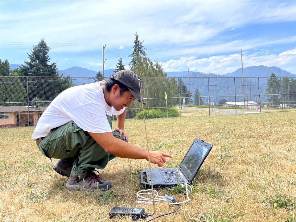 Checking fire weather on the 2022 Cedar Creek Fire on the Willamette National Forest. August 17, 2022.