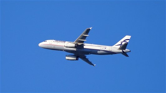 Airbus A320-232 SX-DVK Aegean Airlines from Thessaloniki (5100 ft.) photo