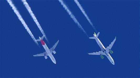 Two planes to Prague: photo