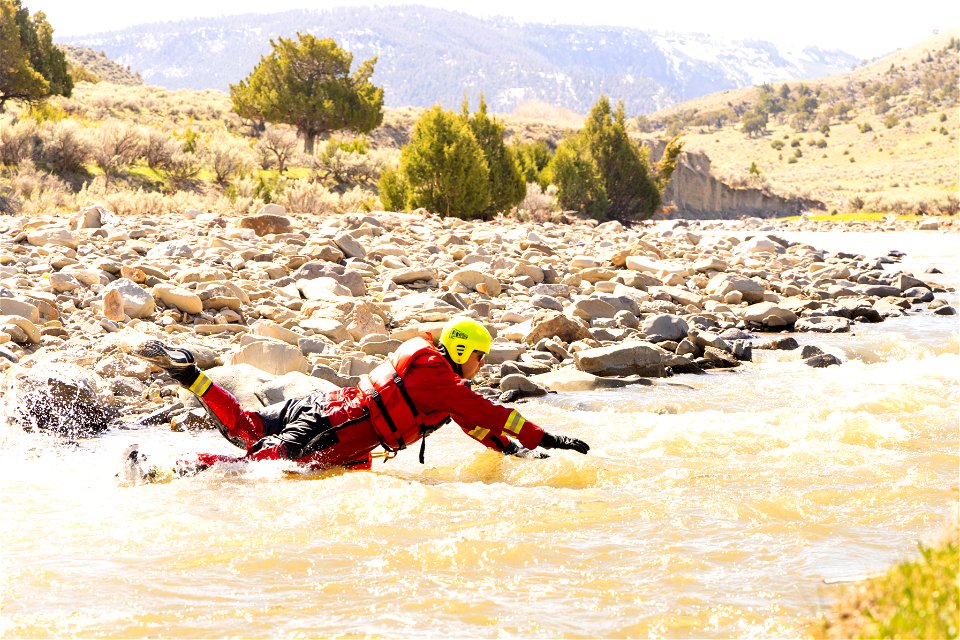 Swiftwater rescue training: crossing the Gardner River