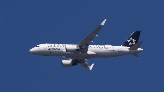 Airbus A320-214 D-AIUA Lufthansa (Star Alliance Livery) from Malta (7700 ft.)
