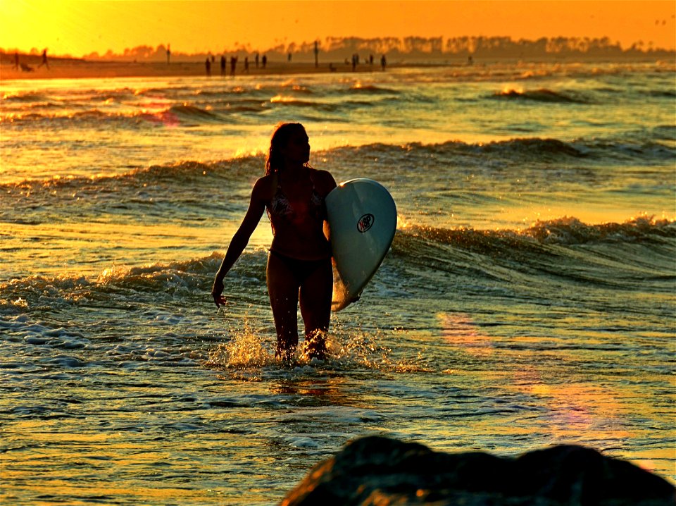 RACHEL-SILHOUETTE- WALKING W BOARD-P1910337