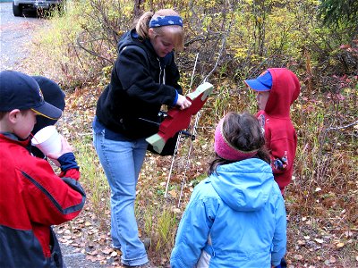 2012 SCA Envir Education Intern Stephanie Wright - Teaches kids to track fish