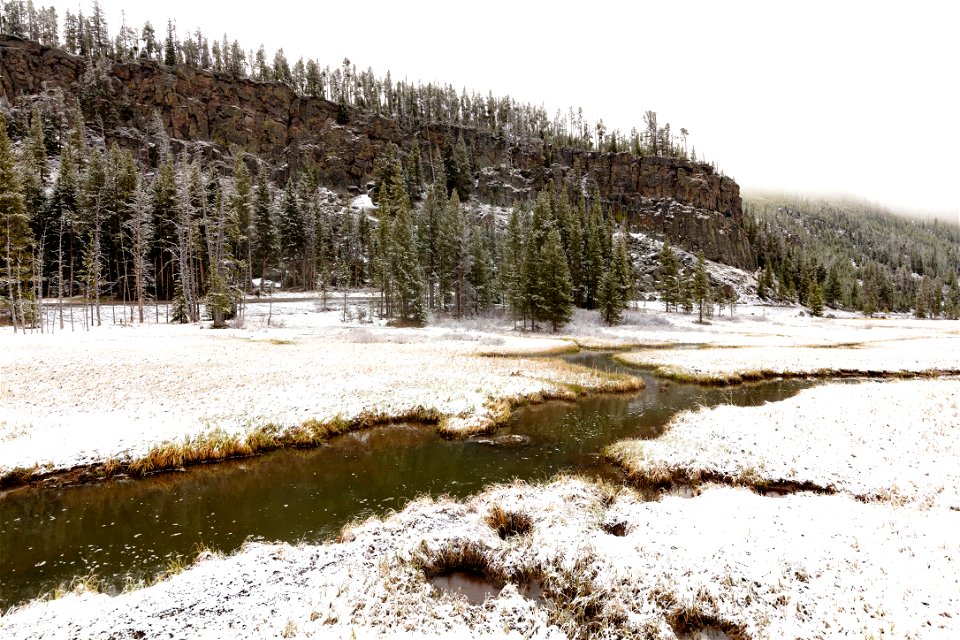 Fresh spring snow on Obsidian Cliff