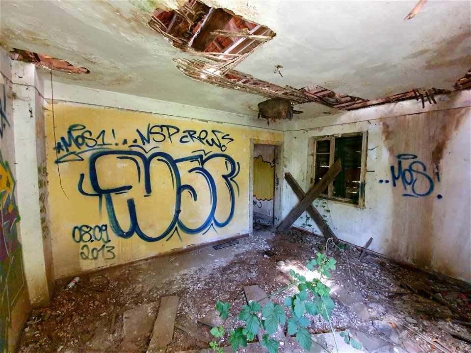 Urbex Am Altenhof, het kruis met geschiedenis