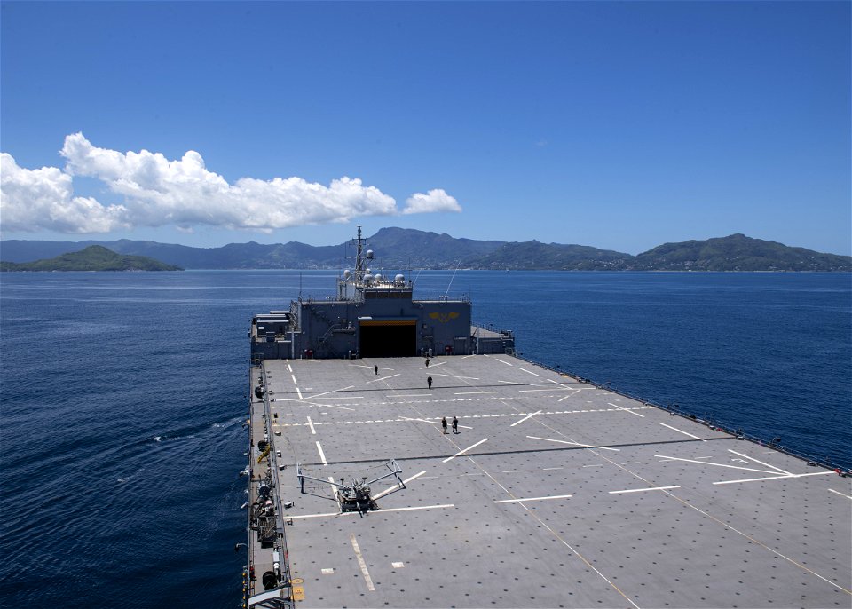 211029-N-LK647-0072