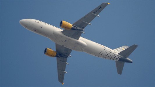 Airbus A320-214 EC-JYX Vueling from Barcelona (6500 ft.) photo