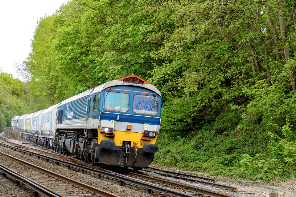 59 102 VILLAGE OF CHANTRY. LEAVING HANSON QUARRY. ENTERING MEDWAY VALLEY LINE. ALLINGTON KENT.