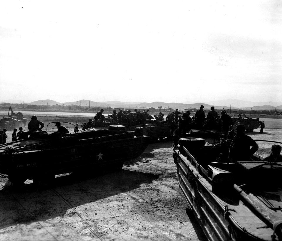 SC 348696 - ROK Marines are loaded on amtrac of the 5th Marine Regt. prior to moving to the front lines in the Han River area, in offensive launched by U.N. forces against the North Korean enemy troops in that area. 18 September, 1950.