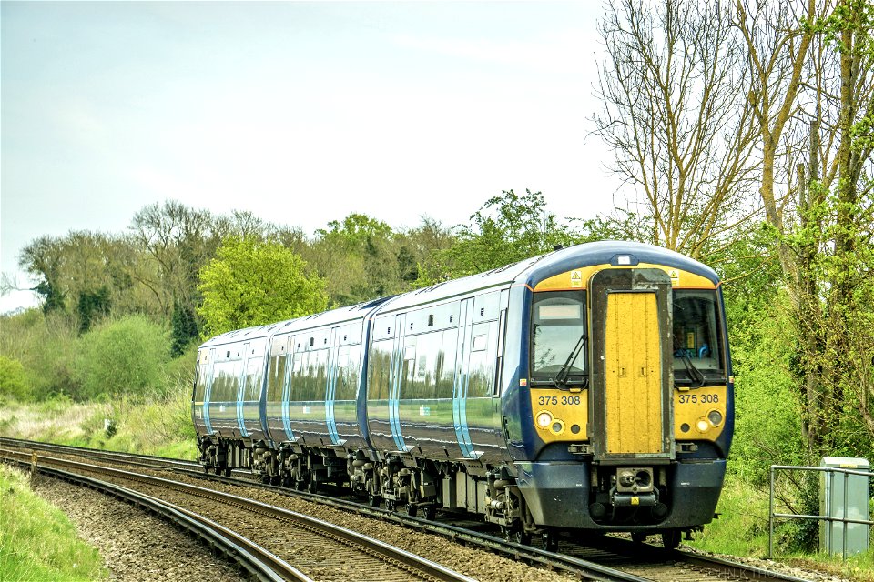 375308 Medway Valley Line. (Coldharbour Lane Farm Crossing, Aylesford.)