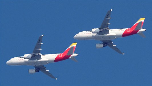 Airbus A319-111 EC-KHM Iberia from Madrid (11700 ft.) photo