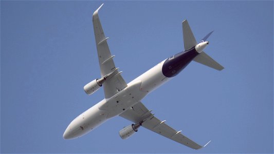 Airbus A320-214 D-AIWG Lufthansa from Olbia  (7000 ft.)