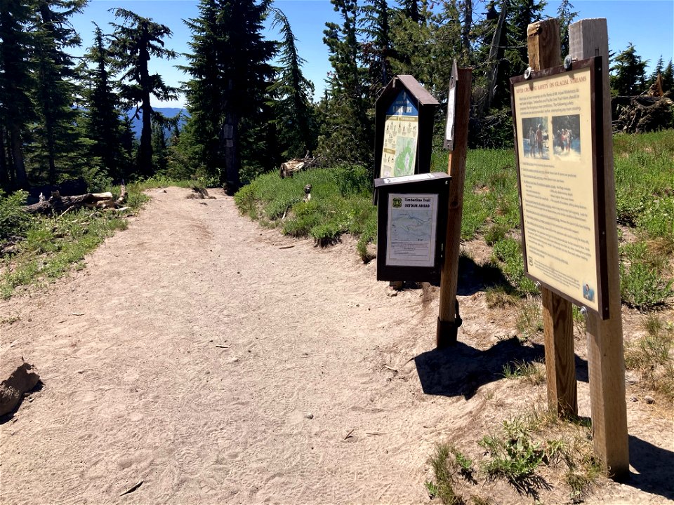 20210715-FS-Mt Hood- Pacific Crest Trail enters Mt Hood Wilderness near Timberline.