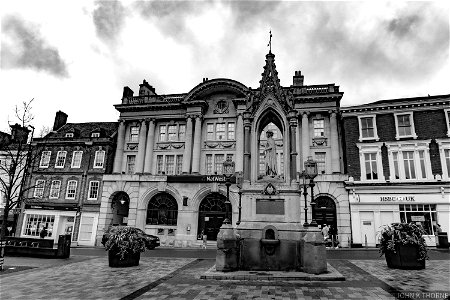 Maidstone Queens Statue and National Westminster Bank