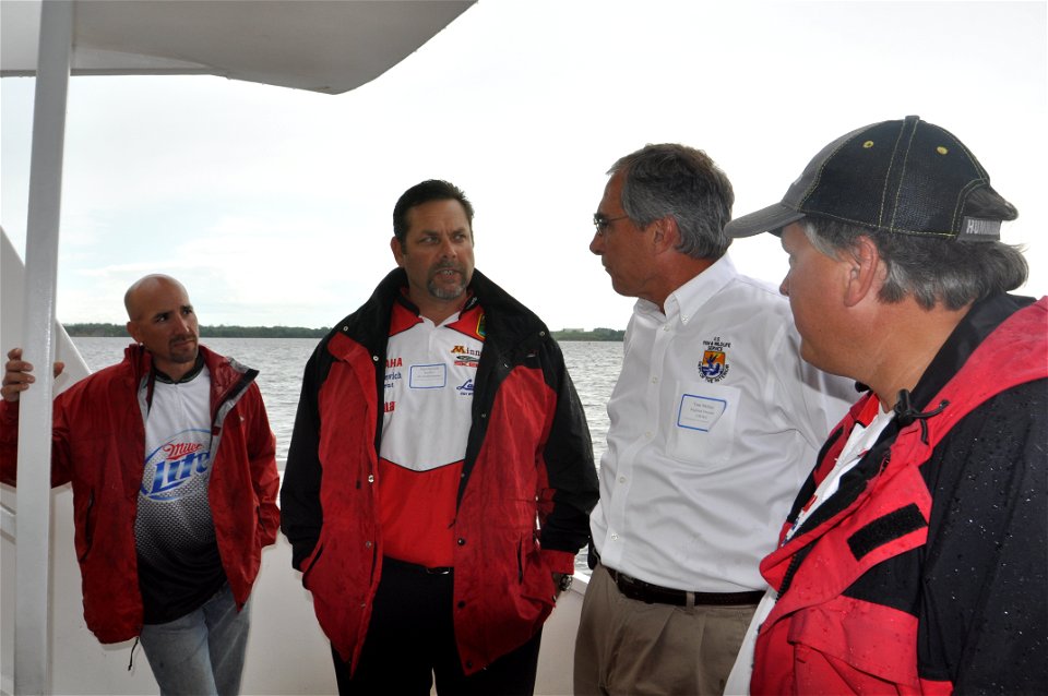 MN Bass Federation and USFWS Regional Director. USFWS Photo. photo