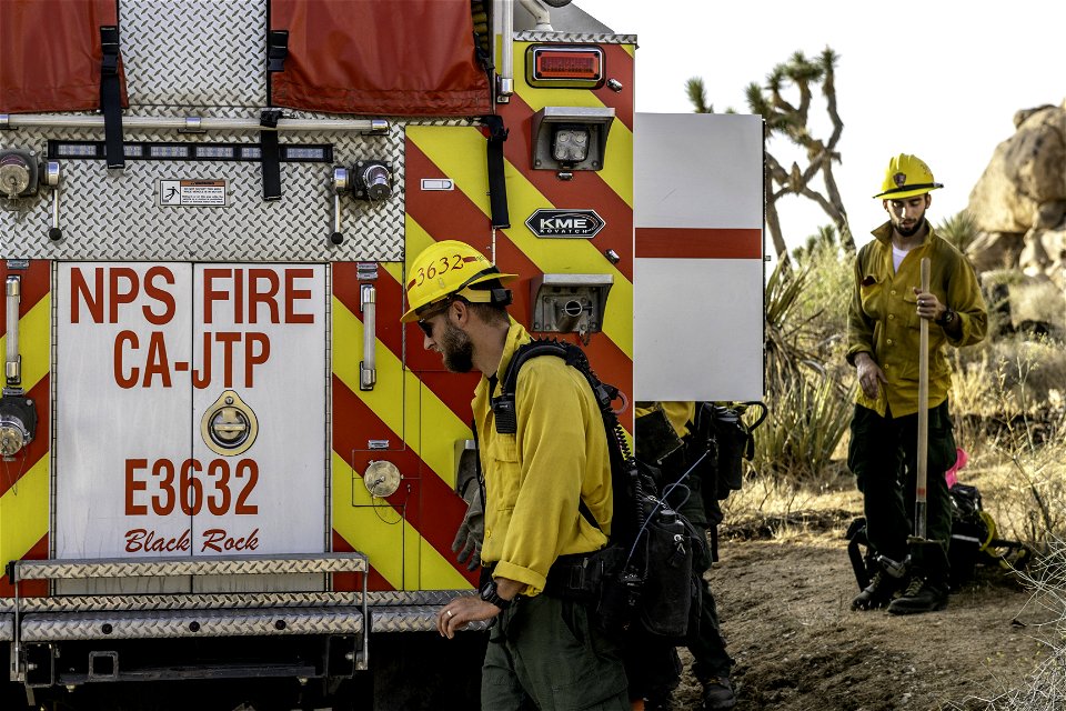 Wildland fire Engine 3632 and crew of firefighters