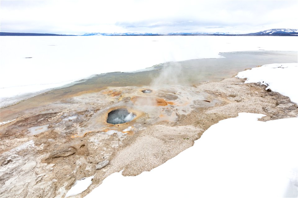 Lakeshore Geyser in winter