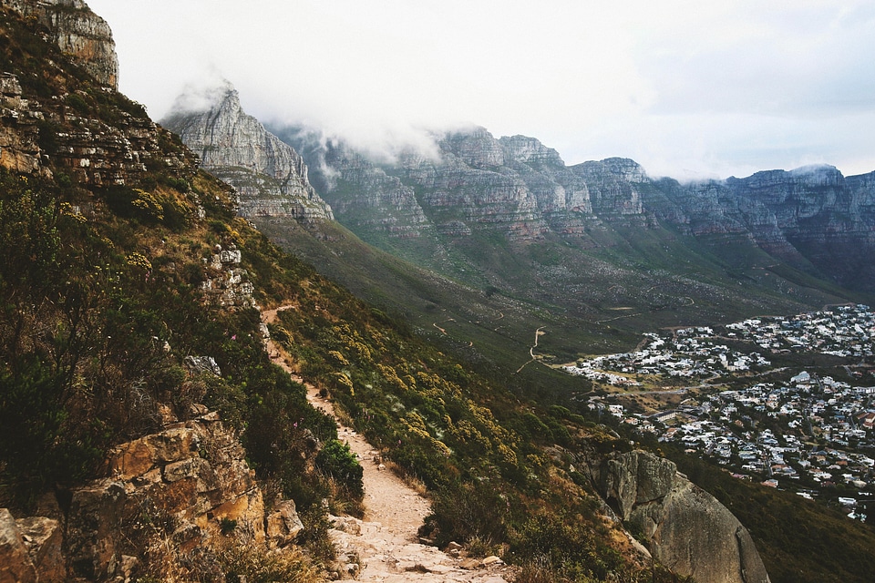 Mountain cloud city photo