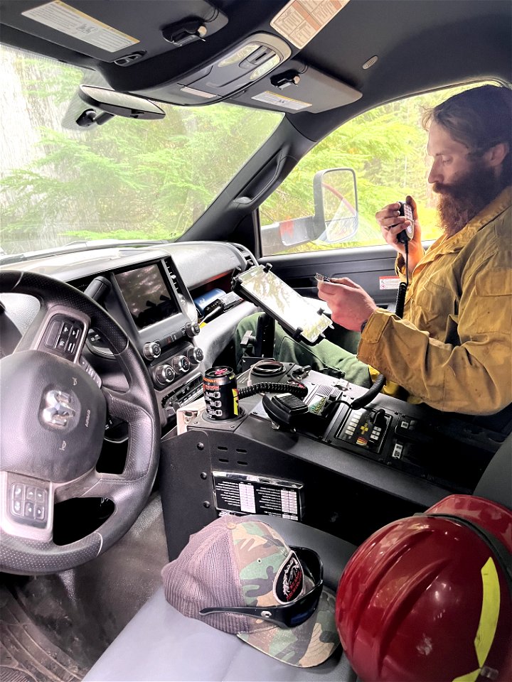 202208-GP-Mt. Adams Ranger District Fire  Engine 631 calls in  Ditch Creek Fire-Christian Buettner