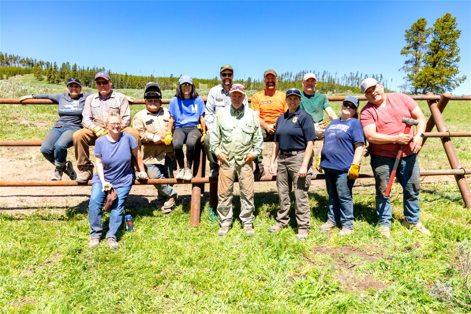 Canyon Corral volunteer project: group photo 3
