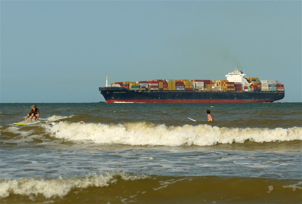 ALEJO AND SHIP-P1970325