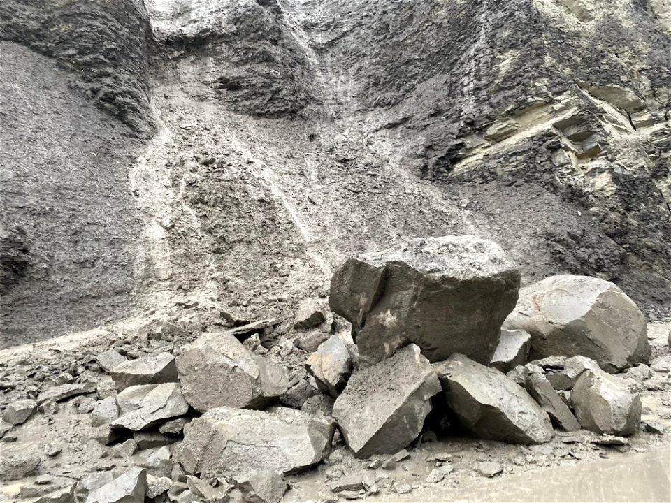 Large rockslide on North Entrance Road in the Gardner Canyon.