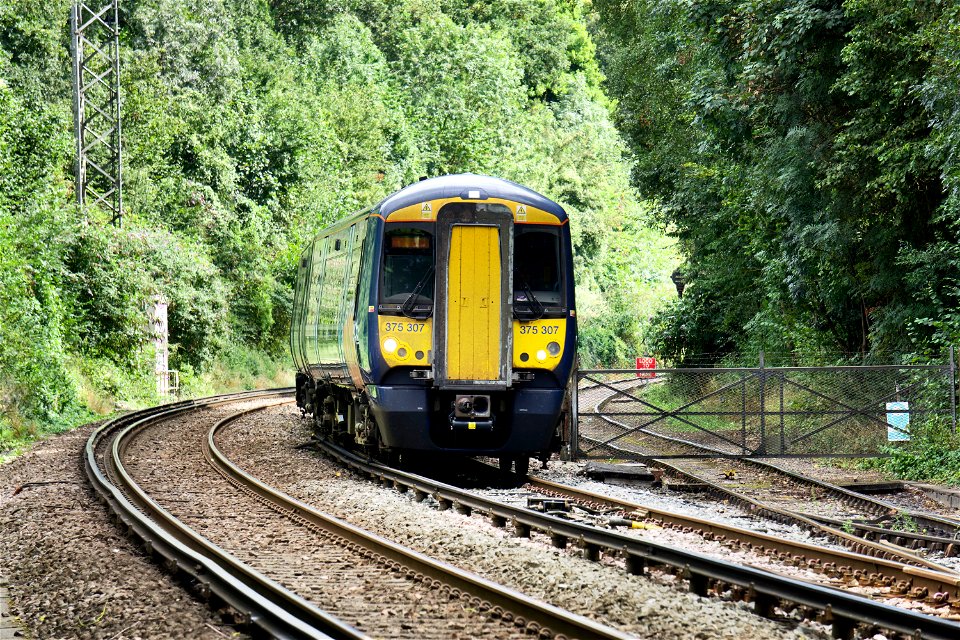 375307 Medway Valley Line. Allington Quarry