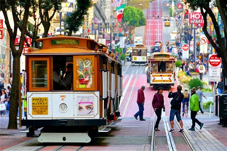 Powell St cable cars.