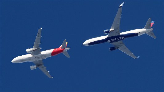 Two planes from Munich: photo
