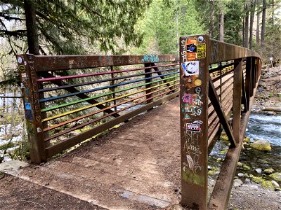 Trash and vandalism at Umpqua Hot bsprings on the Umpqua National Forest