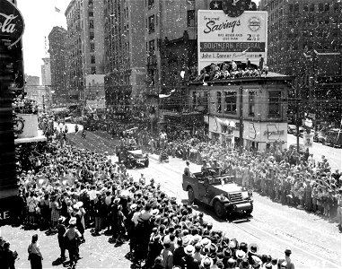 SC 334769 - Return of Gen. Hodges. Long shot of Gen. Hodge's welcome to Atlanta, Ga.