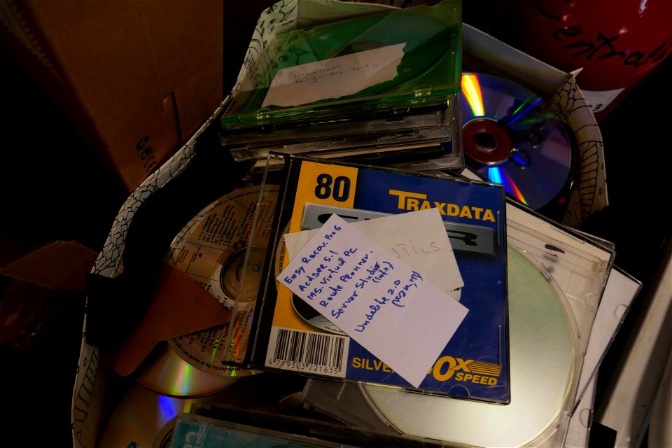 old-CDs-recycle2017_0403_080340