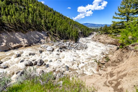 Yellowstone flood event 2022: Northeast Entrance Road in Lamar River Canyon (2)