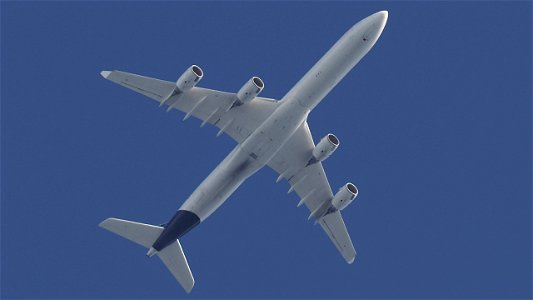 Airbus A340-642 D-AIHI Lufthansa to Boston (15400 ft.) photo