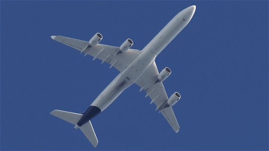 Airbus A340-642 D-AIHI Lufthansa to Boston (15400 ft.)