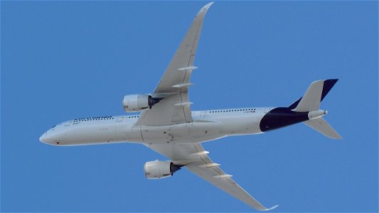 Airbus A350-941 D-AIXC Lufthansa from Los Angeles (11600 ft.)