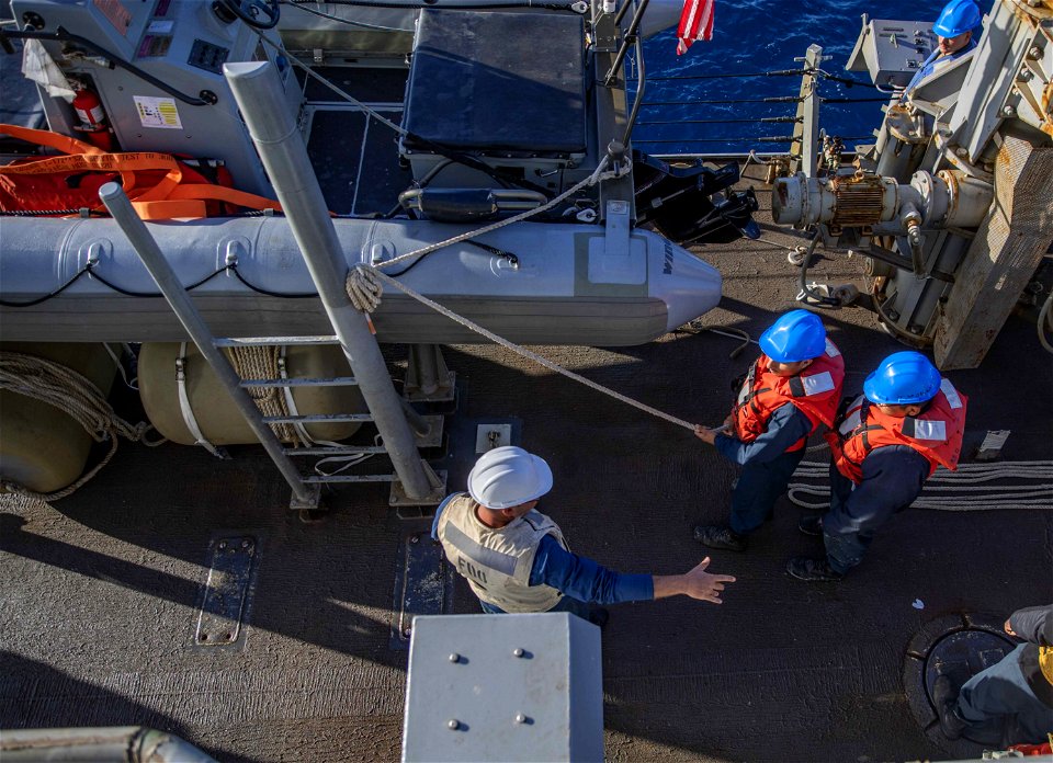 USS Arleigh Burke (DDG 51) photo