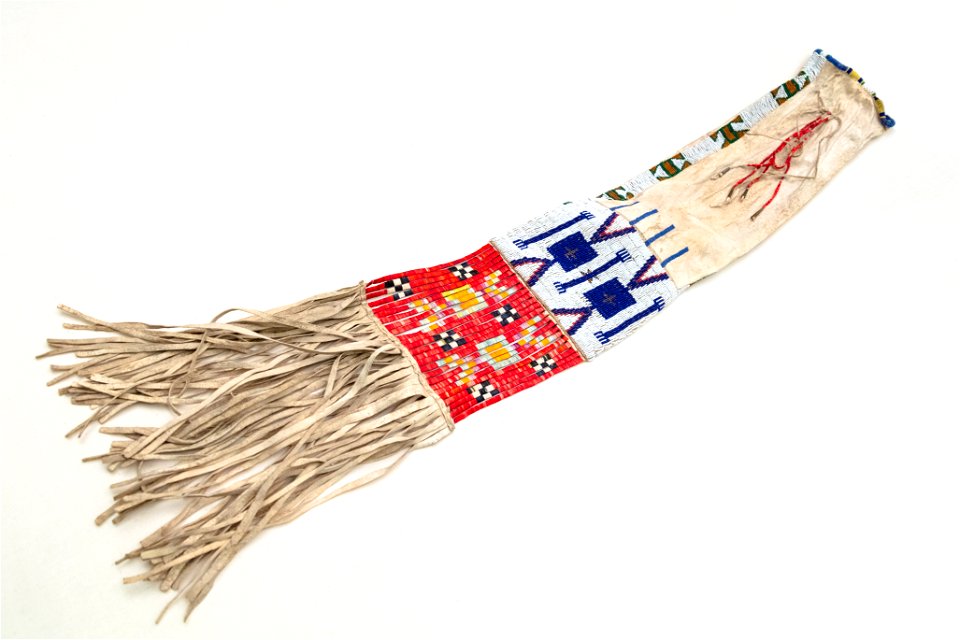 YELL 7124: beaded leather pouch