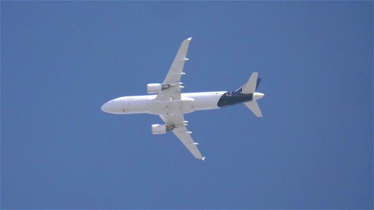 Airbus A320-214 D-AIZD Lufthansa from Rome  (12000 ft.)