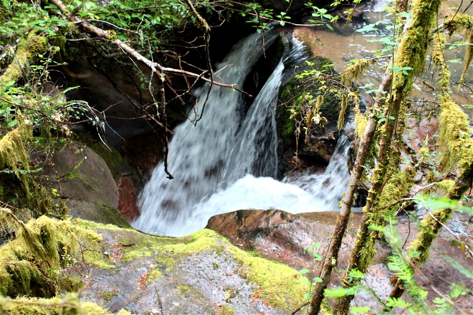img_1512_closeup-of-top-of-fallsjpg_49363975833_o