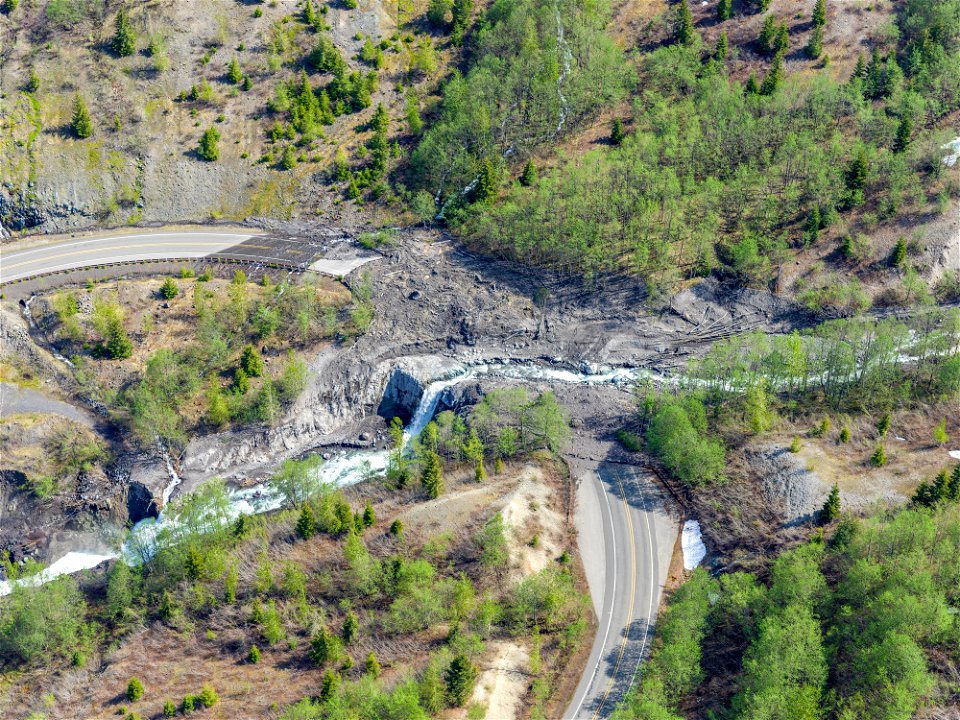 20230518_Aerial of road washout_USGS_A Mosbrucker_B0001251b
