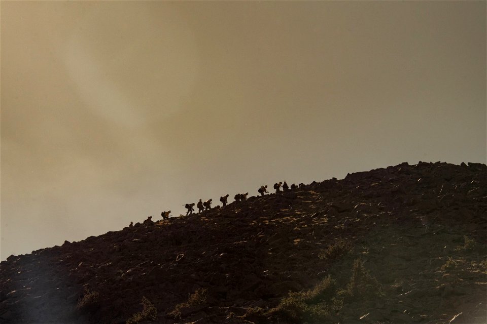 Flagstaff Hotshots hike into the Pipeline Fire