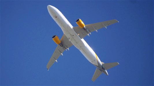 Airbus A320-214 D-AICS Condor from Palma de Mallorca (7500 ft.)