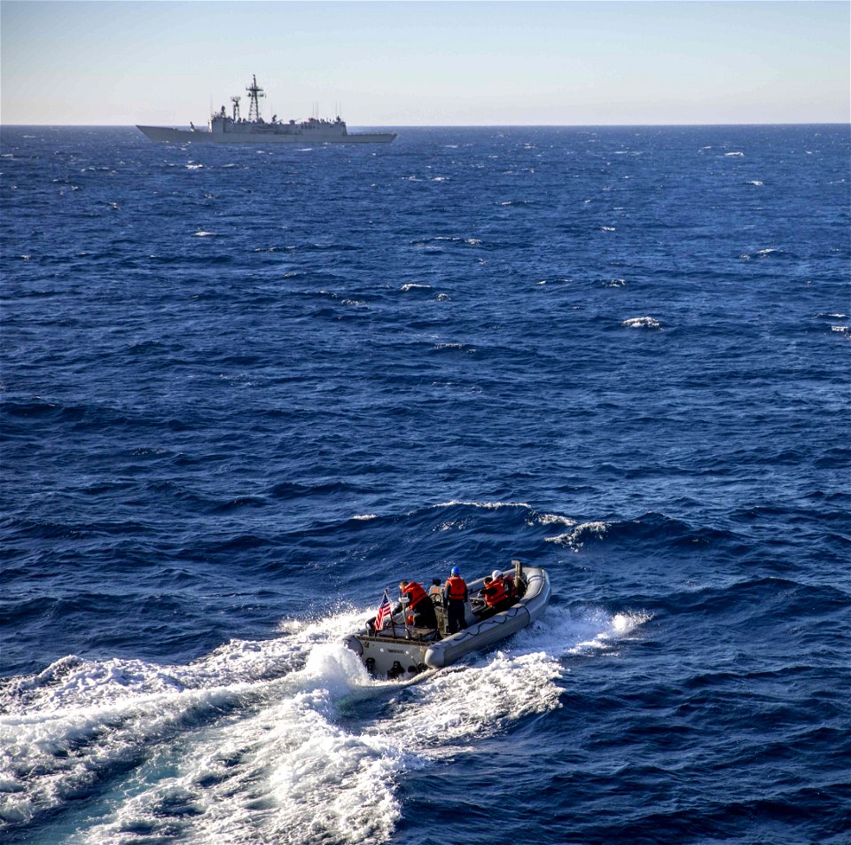 USS Arleigh Burke (DDG 51) photo