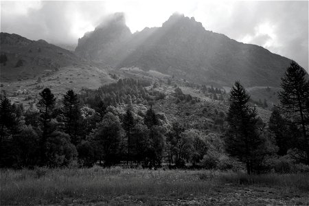 mountain scene photo