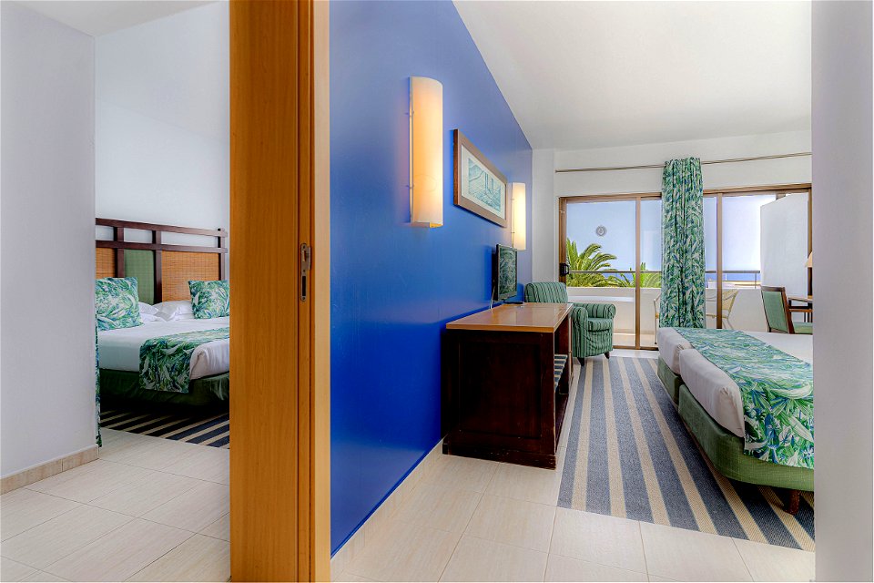 Habitación familiar con puerta comunicante
