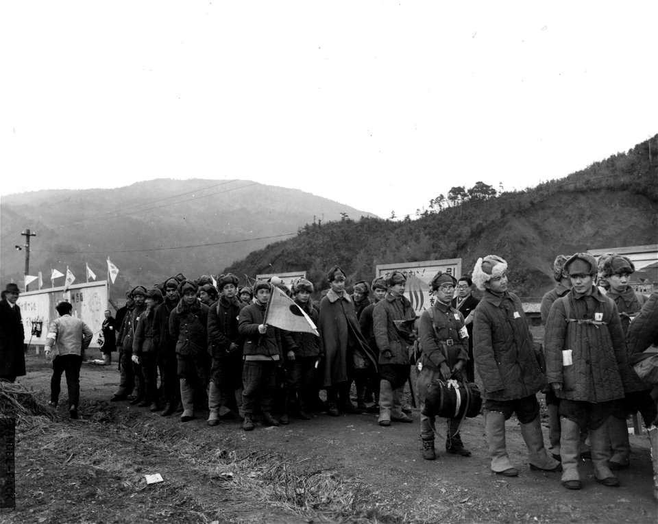 SC 337415 - Japanese repatriates prepare to start a new life as free citizens in a new Japan.