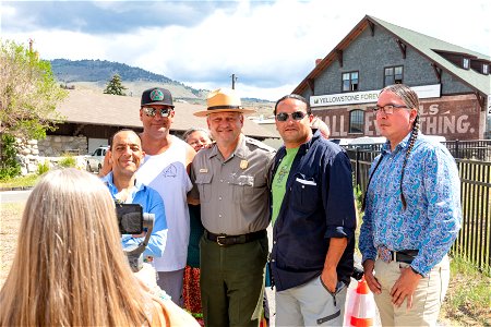 North Entrance teepee installation event: Cam Sholly and Tribal members (1)